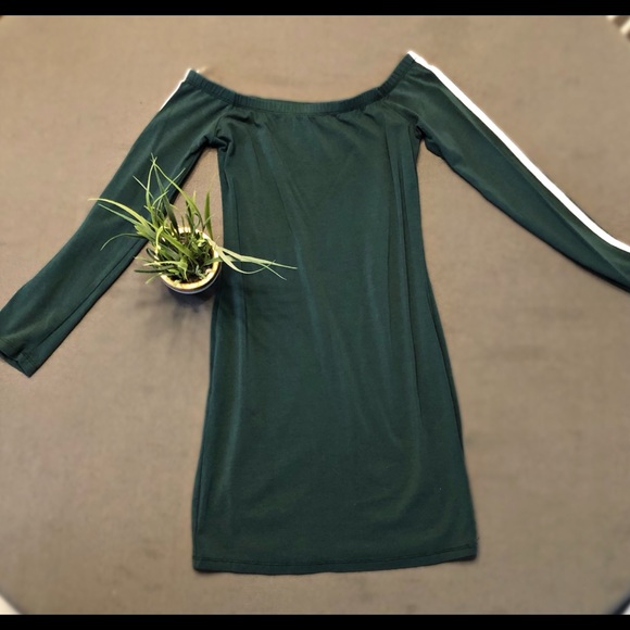 Green off shoulder dress - Picture 3 of 3